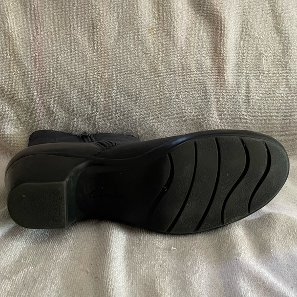 Women’s: Clarks Zip Up leather boots (Size: 7 Medium Width) - Picture 7 of 7